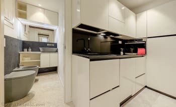 La cucina e il bagno dell'appartamento San Marziale a Venezia, Italia