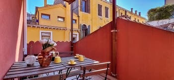La terrazza privata dell'appartamento Fenice Terrazza a Venezia, Italia