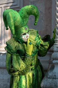 I figuranti del carnevale di Venezia davanti alla chiesa di San Zaccaria