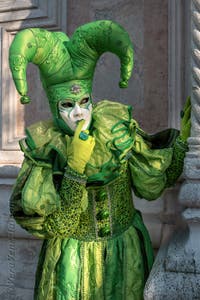 I figuranti del carnevale di Venezia davanti alla chiesa di San Zaccaria