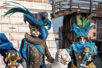 I figuranti del carnevale di Venezia davanti all'Arsenale di Venezia