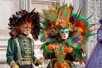 Costumi del Carnevale di Venezia davanti alla chiesa di San Zaccaria.