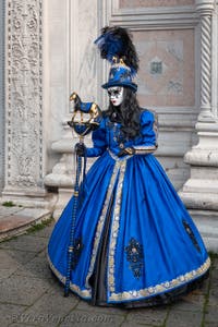 Costumi del Carnevale di Venezia davanti alla chiesa di San Zaccaria.