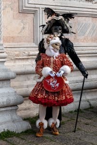 Costumi del Carnevale di Venezia davanti alla chiesa di San Zaccaria.