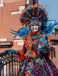 Costumi del Carnevale di Venezia in Campo San Martin.