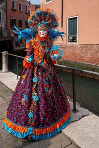 Costumi del Carnevale di Venezia in Campo San Martin.