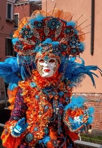 Costumi del Carnevale di Venezia in Campo San Martin.