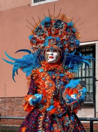 Costumi del Carnevale di Venezia in Campo San Martin.