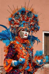 Costumi del Carnevale di Venezia in Campo San Martin.