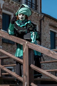 Costumi del Carnevale di Venezia davanti alla Madonna della Salute.