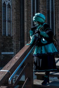 Costumi del Carnevale di Venezia davanti alla Madonna della Salute.