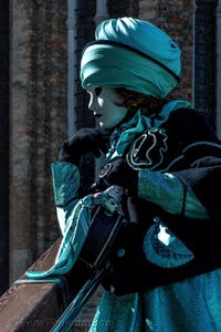 Costumi del Carnevale di Venezia davanti alla Madonna della Salute.