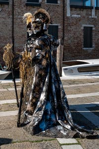 Costumi del Carnevale di Venezia davanti alla Madonna della Salute.