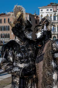 Costumi del Carnevale di Venezia davanti alla Madonna della Salute.