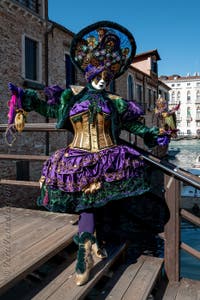 Costumi del Carnevale di Venezia davanti alla Madonna della Salute.