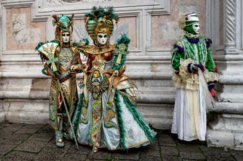 La sfilata dei costumi del Carnevale di Venezia 2026 davanti alla chiesa di San Zaccaria.