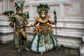 La sfilata dei costumi del Carnevale di Venezia 2026 davanti alla chiesa di San Zaccaria.