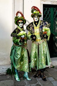 La sfilata dei costumi del Carnevale di Venezia 2026 davanti alla chiesa di San Zaccaria.