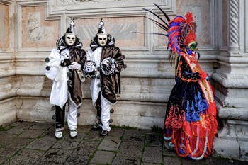 La sfilata dei costumi del Carnevale di Venezia 2026 davanti alla chiesa di San Zaccaria.