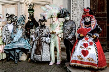La sfilata dei costumi del Carnevale di Venezia 2026 davanti alla chiesa di San Zaccaria.