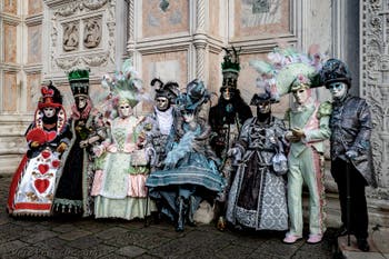 La sfilata dei costumi del Carnevale di Venezia 2026 davanti alla chiesa di San Zaccaria.