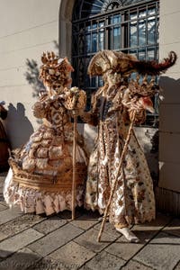 La sfilata dei costumi del Carnevale di Venezia 2026 sul Campo San Lorenzo.