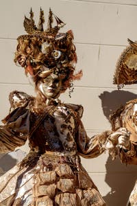La sfilata dei costumi del Carnevale di Venezia 2026 sul Campo San Lorenzo.