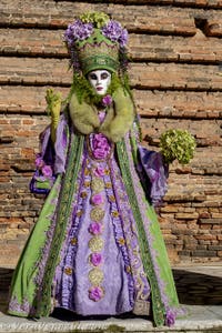La sfilata dei costumi del Carnevale di Venezia 2026 sul Campo San Lorenzo.