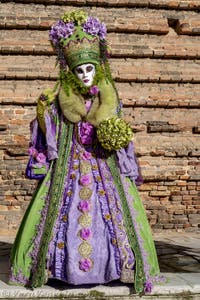 La sfilata dei costumi del Carnevale di Venezia 2026 sul Campo San Lorenzo.