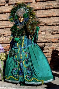 La sfilata dei costumi del Carnevale di Venezia 2026 sul Campo San Lorenzo.