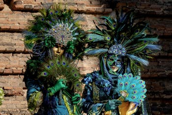 La sfilata dei costumi del Carnevale di Venezia 2026 sul Campo San Lorenzo.