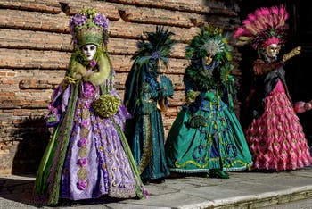 La sfilata dei costumi del Carnevale di Venezia 2026 sul Campo San Lorenzo.