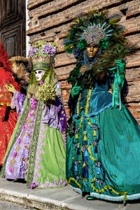 La sfilata dei costumi del Carnevale di Venezia 2026 sul Campo San Lorenzo.