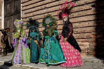 La sfilata dei costumi del Carnevale di Venezia 2026 sul Campo San Lorenzo.