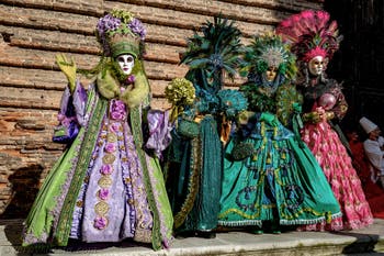 La sfilata dei costumi del Carnevale di Venezia 2026 sul Campo San Lorenzo.