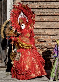 La sfilata dei costumi del Carnevale di Venezia 2026 sul Campo San Lorenzo.