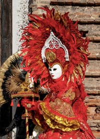 La sfilata dei costumi del Carnevale di Venezia 2026 sul Campo San Lorenzo.
