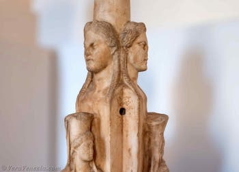 La dea Ecate, l'Ecateion e le Cariti al Museo Archeologico di Venezia, in Italia