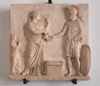 Afrodite e Ares, rilievo votivo conservato presso il Museo Archeologico di Venezia, in Italia