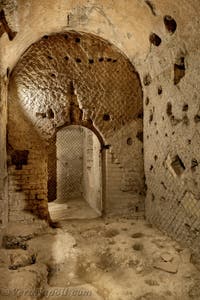 Taberna o bottega della Neapolis sotterranea sotto la Basilica di San Lorenzo Maggiore a Napoli, in Italia