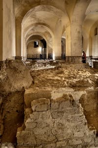 Resti del secondo criptoportico della Neapolis sotterranea sotto la Basilica di San Lorenzo Maggiore a Napoli, in Italia