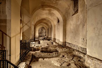 Resti del secondo criptoportico della Neapolis sotterranea sotto la Basilica di San Lorenzo Maggiore a Napoli, in Italia