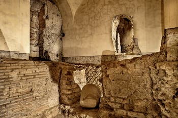 Resti del secondo criptoportico della Neapolis sotterranea sotto la Basilica di San Lorenzo Maggiore a Napoli, in Italia