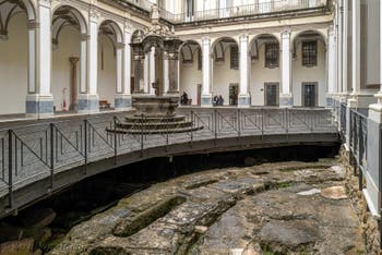 Il Tholos della Neapolis sotterranea sotto la Basilica di San Lorenzo Maggiore a Napoli, in Italia
