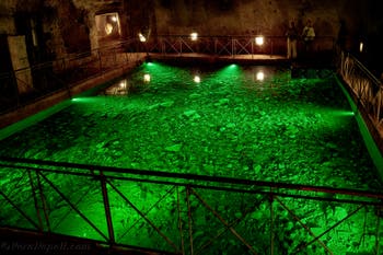 Il tunnel e le sale della Galleria Borbonica, il tunnel dei Borboni a Napoli, in Italia