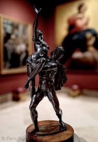 Giambologna, Il rapimento di una sabina, Museo di Capodimonte a Napoli, in Italia
