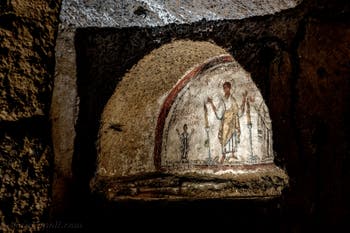 Fresque représentant San Gennaro avec Nicaziola et Cominia, catacombes de San Gennaro à Naples en Italie