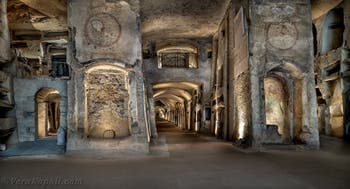 Vestibolo inferiore delle catacombe di San Gennaro a Napoli, in Italia