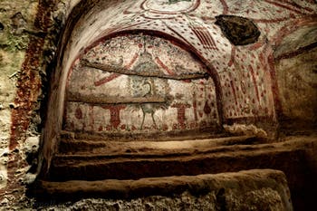 Affresco del pavone, catacombe di San Gennaro a Napoli, in Italia