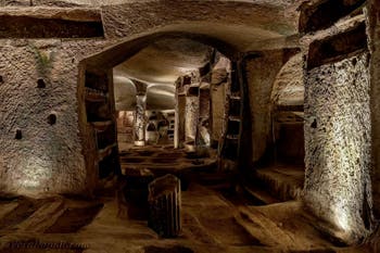 Basilica del livello superiore delle catacombe di San Gennaro a Napoli, in Italia